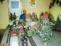 Gartenbahnanlage der Modellbahngruppe des FKS beim Weihnachtsmarkt in Wegeleben (3)