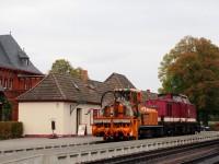 Der aus Schneefräse (Nr. 99-09-82) und Lok 199 872 bestehende Arbeitszug wartet im Bahnhof Gernrode auf die Fahrerlaubnis zur Probefahrt nach Quedlinburg.