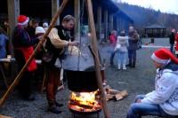 Kessel mit dem Glühwein über emFeuer im Waldhof Silberhütte